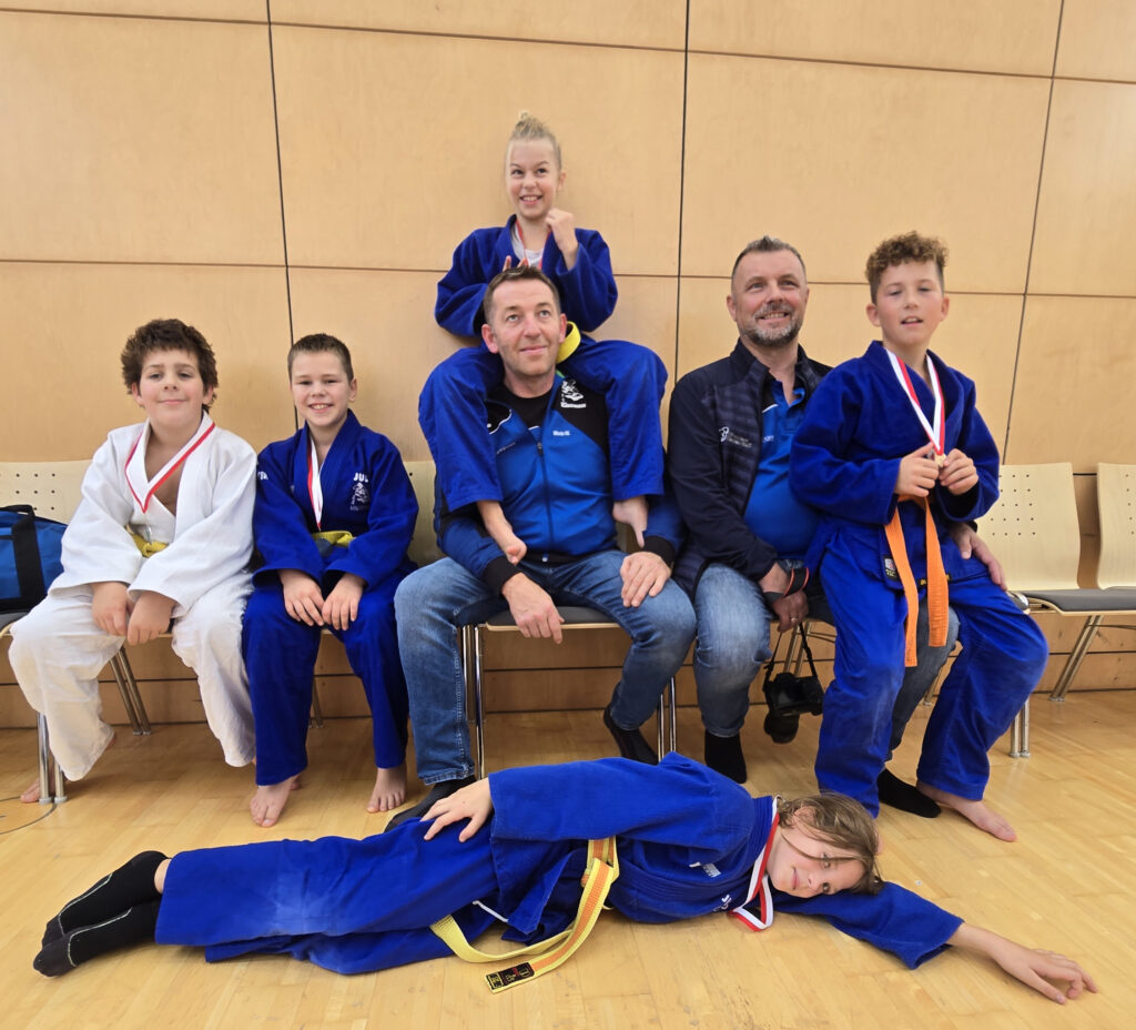 6 Goldene und 4 Silberne beim Kyu-Nachwuchsturnier für U10 – U16 in Burgkirchen