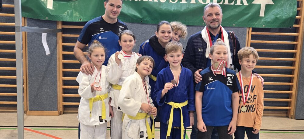 8 Goldene, 5 Silberne und 6 Bronzene für Kirchham beim Anfängerturnier für U10-U14 in Schörfling